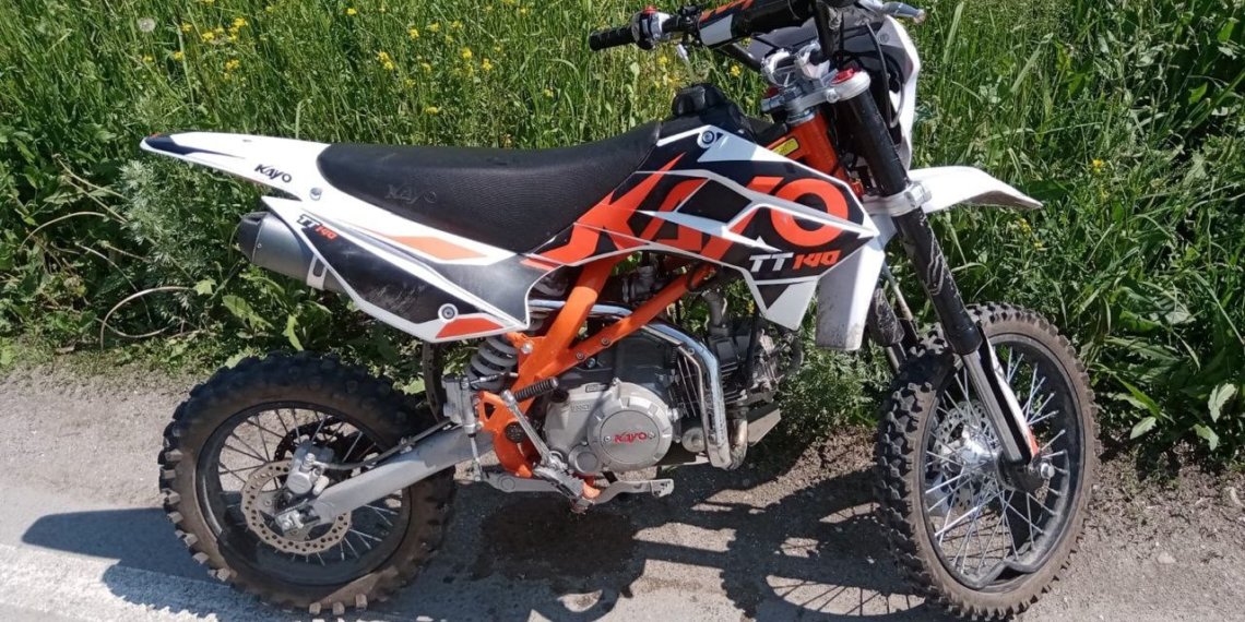 Юный мотоциклист снес первоклассника на велосипеде в Новосибирске