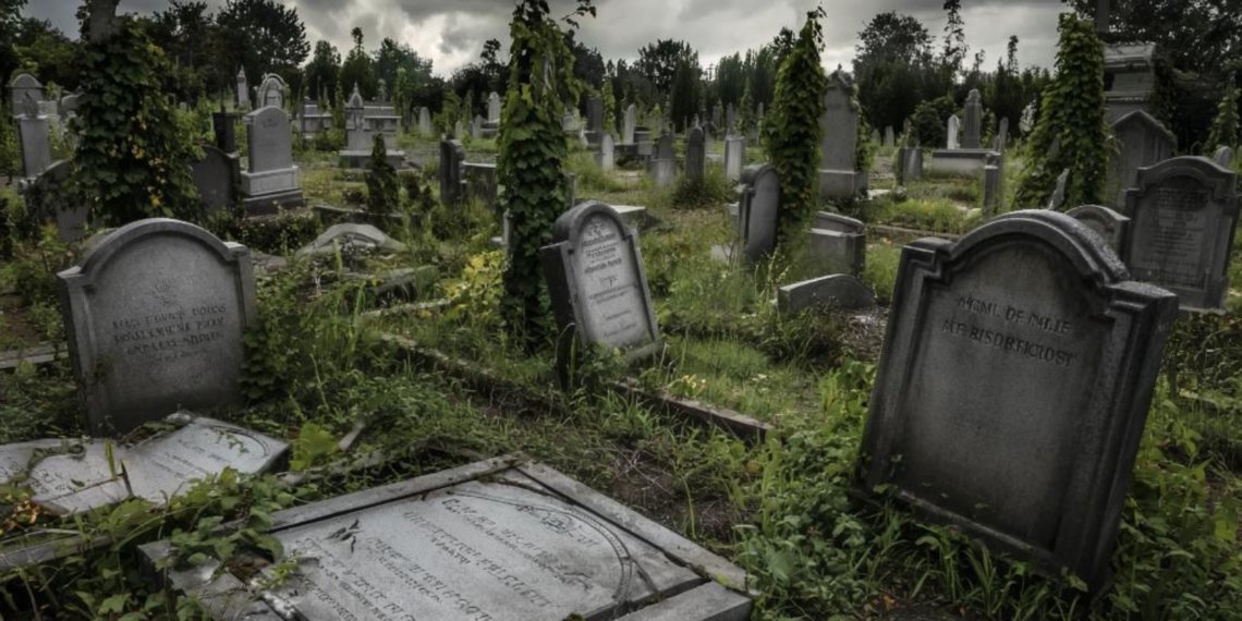 В сибирском селе объявились осквернители могил