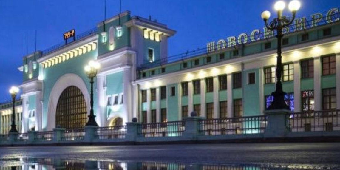 Родился железнодорожник: сотрудники РЖД экстренно приняли роды прямо в вагоне поезда