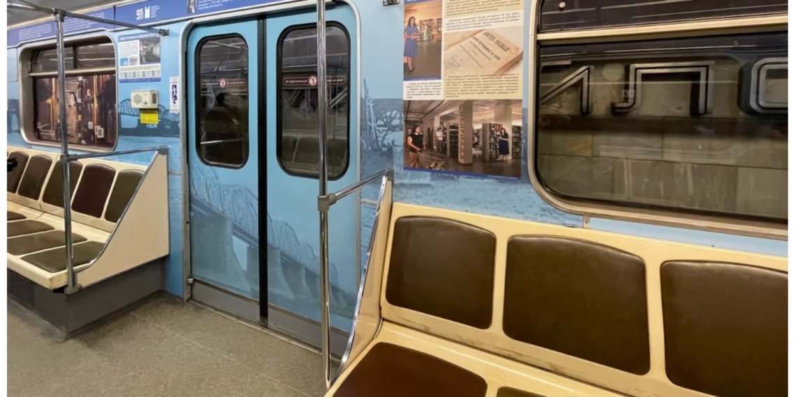 Настоящий экстрим: любитель пощекотать нервы прокатился на крыше вагона метро