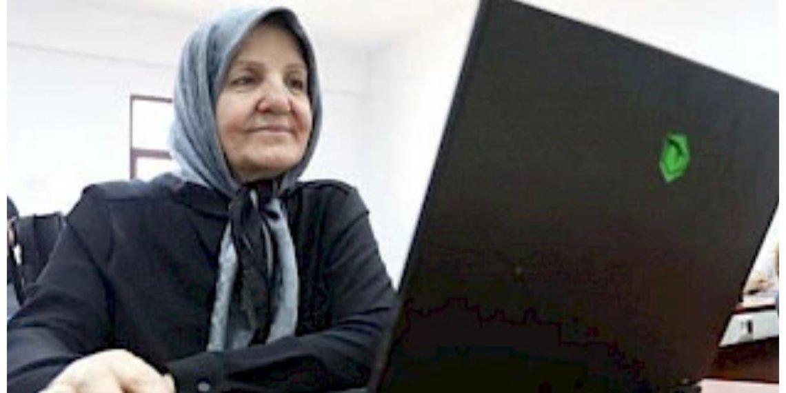 71-летняя турецкая бабушка стала графическим дизайнером