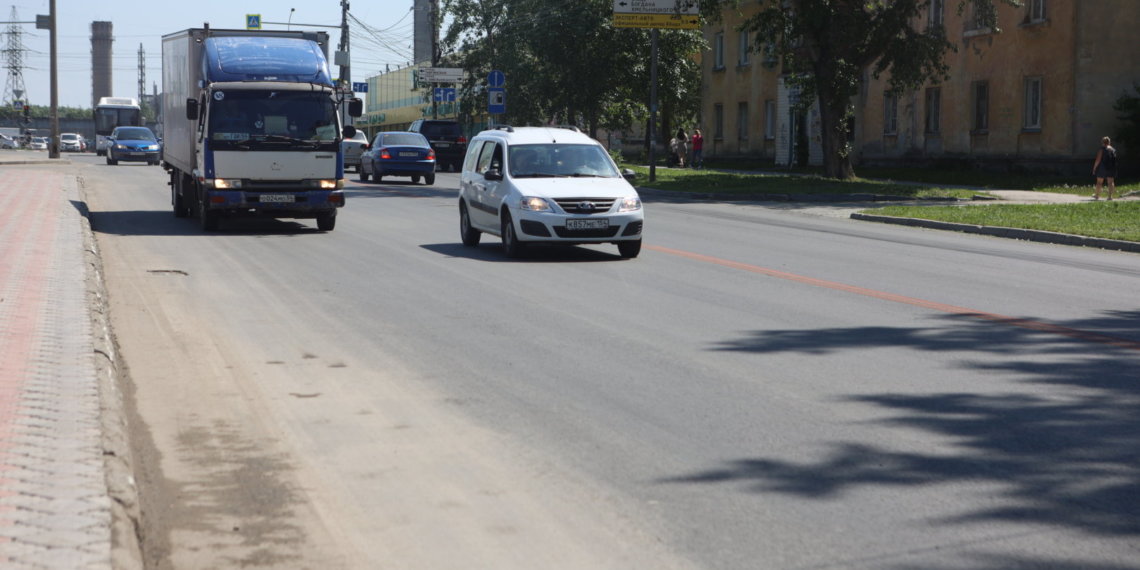 Крупные участки дорог отремонтируют на двух улицах Калининского района