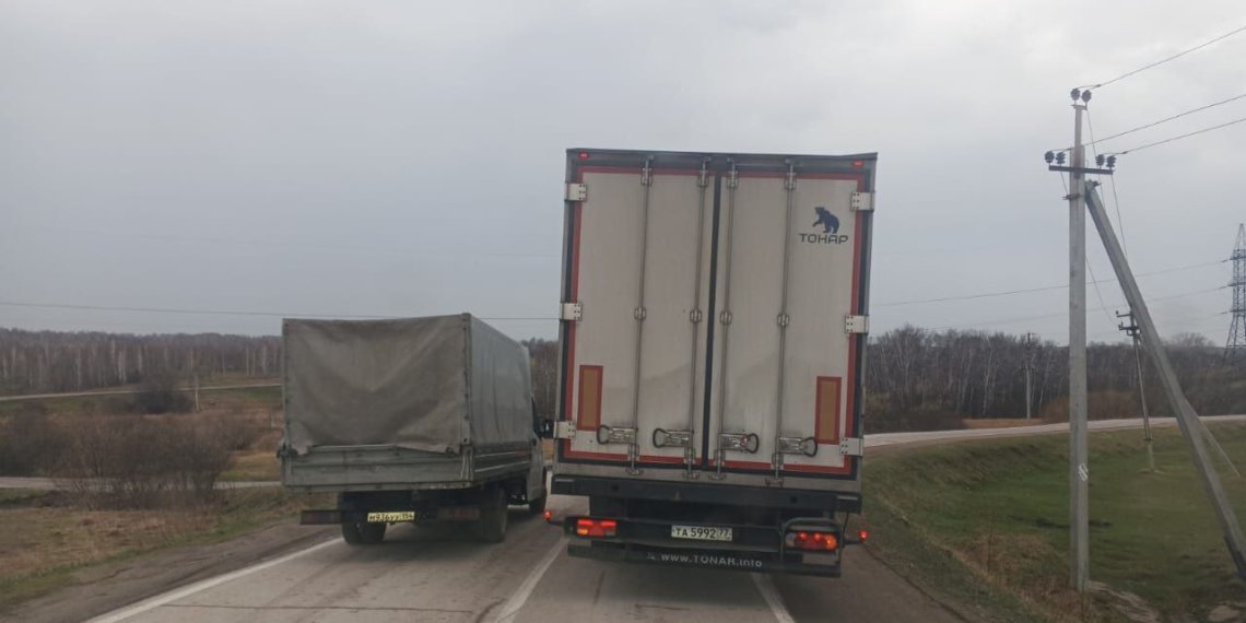 Ограничение на движение большегрузов начало действовать в Новосибирской области