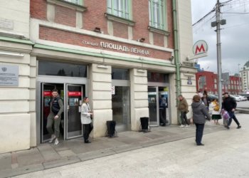 Вестибюль №2 метро «Площадь Ленина» временно закрывается