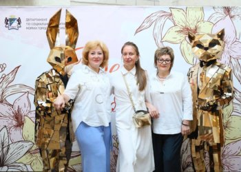 Те, кто первыми приходят на помощь: в Новосибирске наградили работников социальной сферы и подвели итоги работы