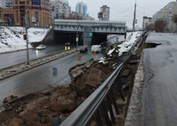 Отремонтировать обрушившуюся стенку на Ипподромской планируется в 2026 году