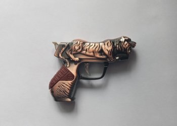 Газовый пистолет в дамской сумочке пыталась пронести в суд жительница Новосибирской области