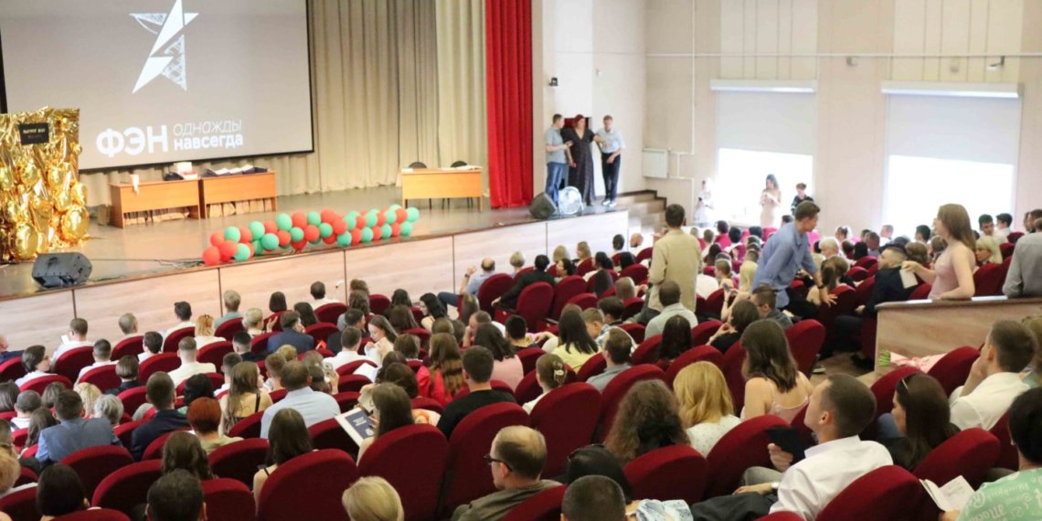 Энергетики поздравили выпускников НГТУ с окончанием вуза