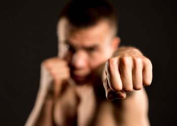 Новосибирец забил родственника ножкой от стола до смерти