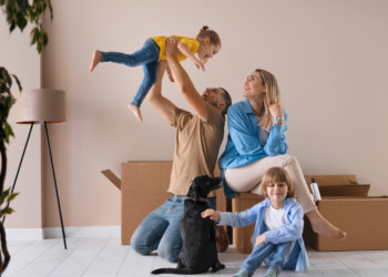 Больше 1,3 млрд рублей выдали сибирякам по программе «Семейная ипотека на вторичном рынке»