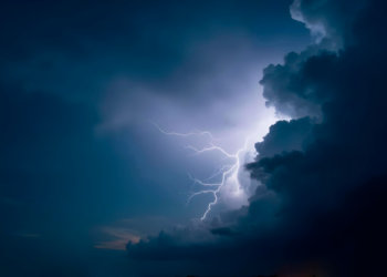 В Новосибирском планетарии рассказали, какое редкое явление засняли в небе над США