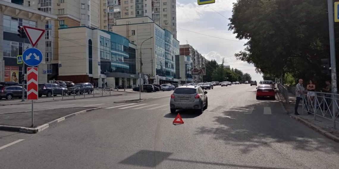 Школьница на электросамокате попала под колеса машины на Нарымской в Новосибирске