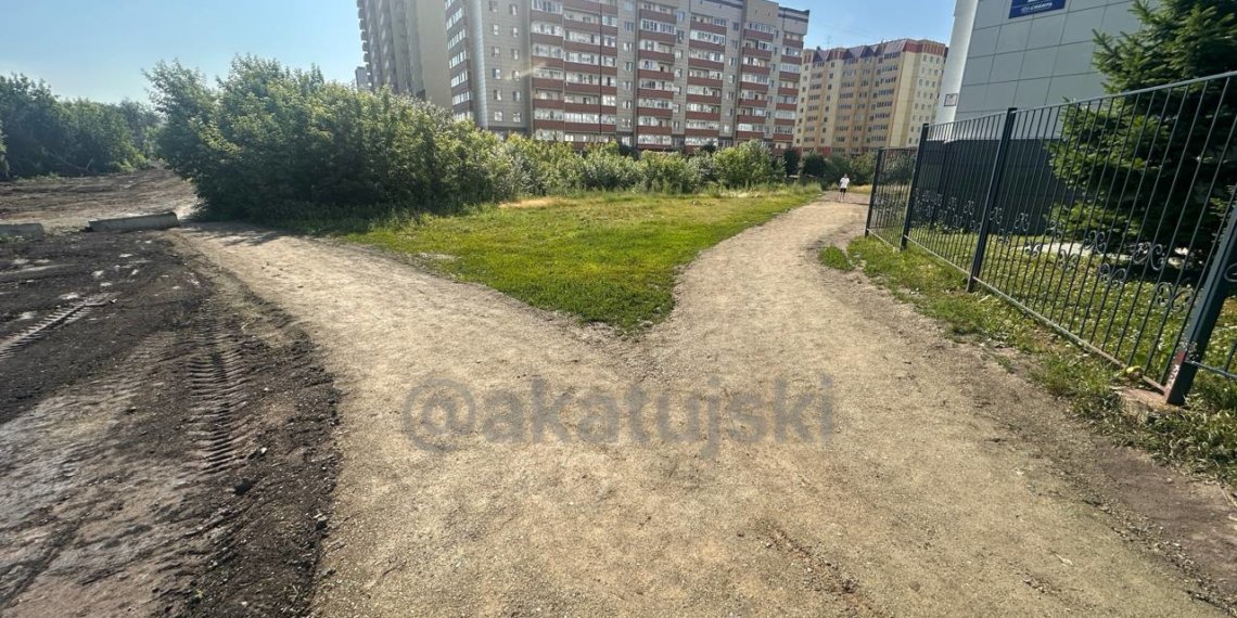 Теплоэнергетики благоустраивают улицу Петухова после реконструкции тепломагистрали