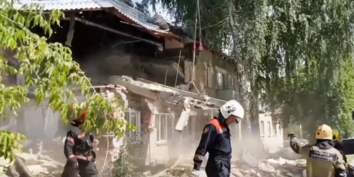 Под завалами обнаружили тело мужчины после взрыва газа в жилом доме под Новосибирском