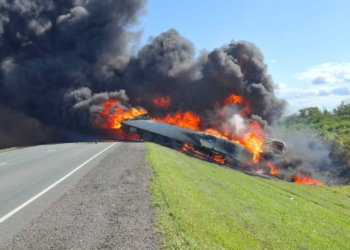 Два грузовика столкнулись лоб в лоб на сибирской трассе — есть погибшие