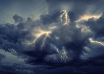 Сильный штормовой ветер, крупный град и ливни накроют Новосибирскую область