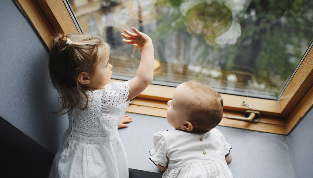 Трехлетний мальчик выпал из окна в новосибирском Академгородке