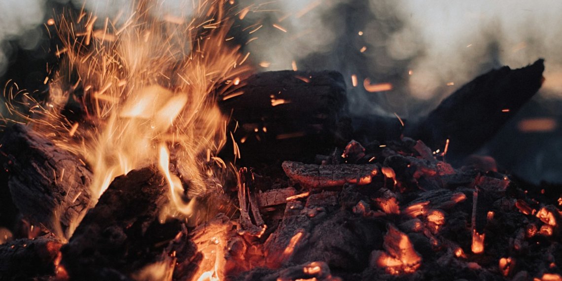 Более 300 пожаров произошли на дачах в Новосибирской области за полгода