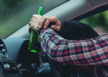 Новосибирцы избили и покусали полицейских за просьбу пройти тест на алкогольное опьянение