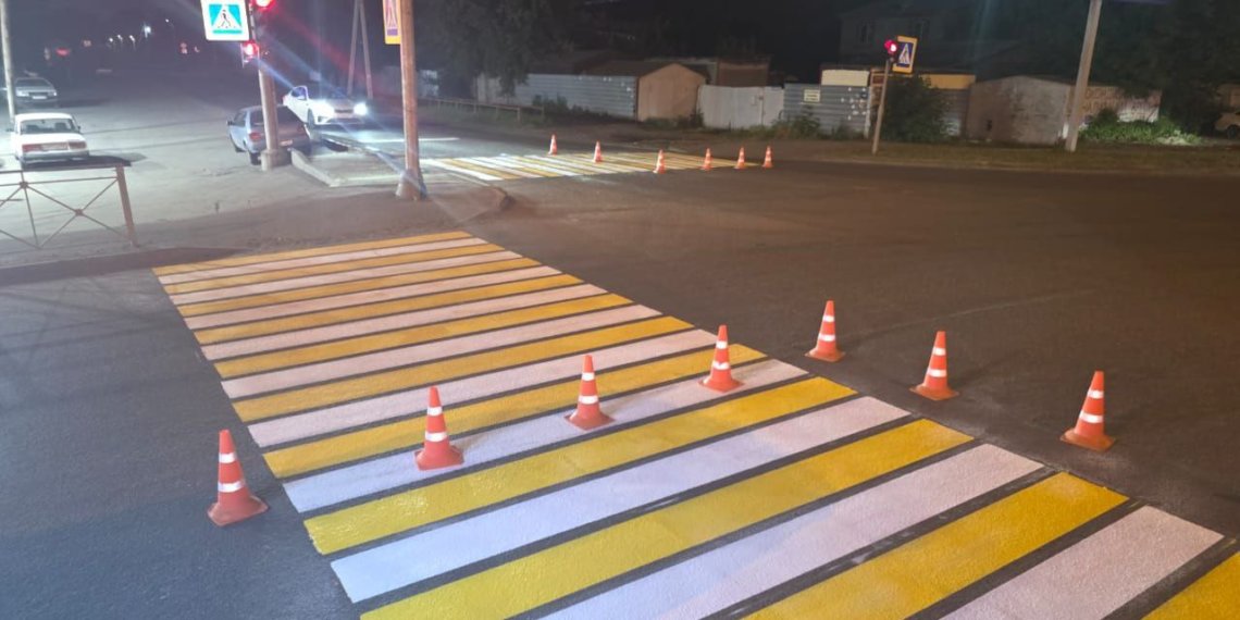 Дорожный эксперимент: дорогу в Новосибирске закрасили двухкомпонентной краской