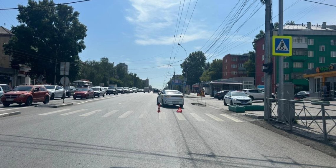 Седан снес дошкольницу на пешеходном переходе в Новосибирске