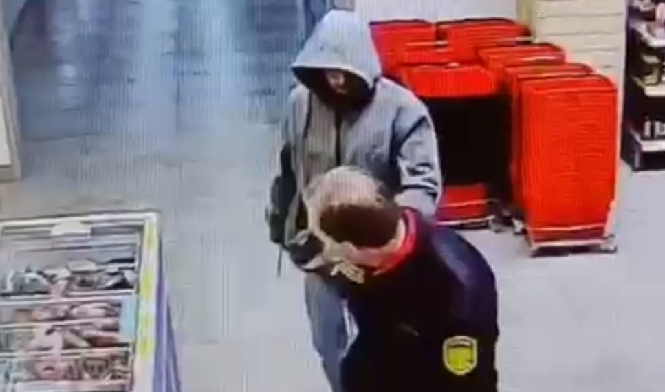 Новосибирец с ножом ограбил магазин в Кировском районе