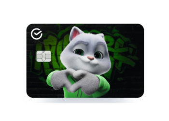 Полмиллиона юных сибиряков проводят школьные каникулы с детской СберКартой