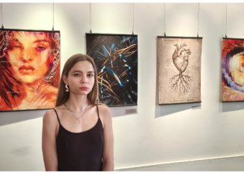 Новосибирские художницы открыли выставку работ, созданных совместно с ИИ