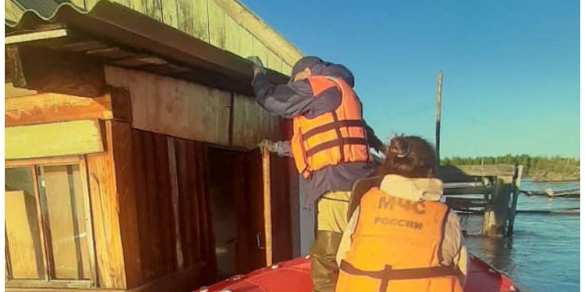 Мощный паводок затопил Якутию: река Индигирка вышла из берегов