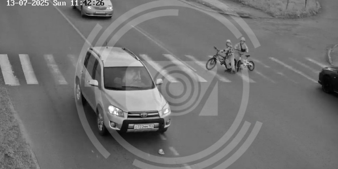 В Новосибирске автомобиль сбил ребёнка на пешеходном переходе