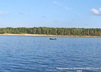 Лодка с уснувшим владельцем на борту дрейфовала в водах Оби