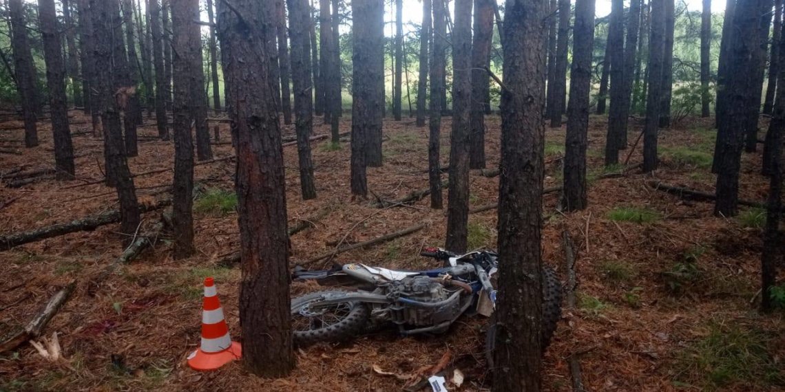 Подросток на питбайке лишился жизни на лесной тропе под Новосибирском