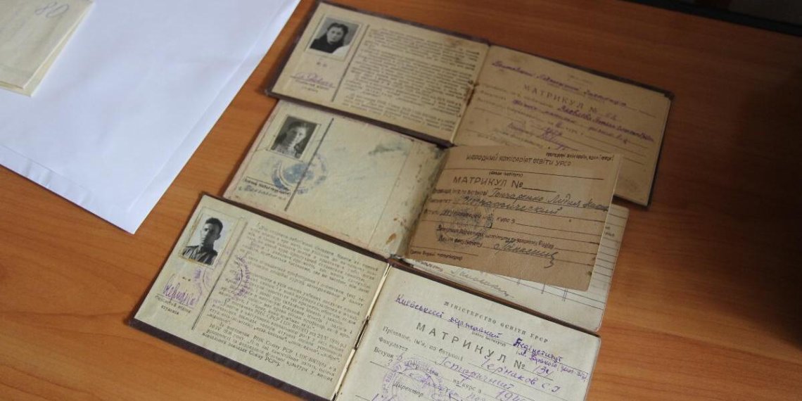 В новосибирском вузе обнаружили зачетную книжку сестры Булгакова