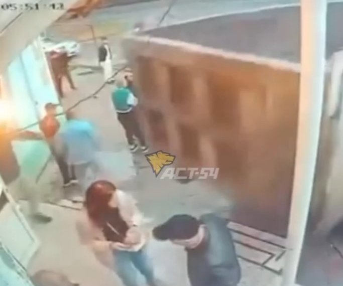 Водитель, наехавший на группу людей, арестован заочно