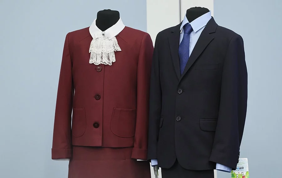 Новую школьную форму по ГОСТу представили в Минпросвещения