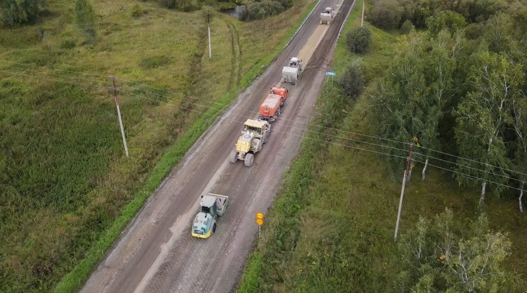 400 тонн золы-уноса используют для восстановления дороги в Новосибирской области