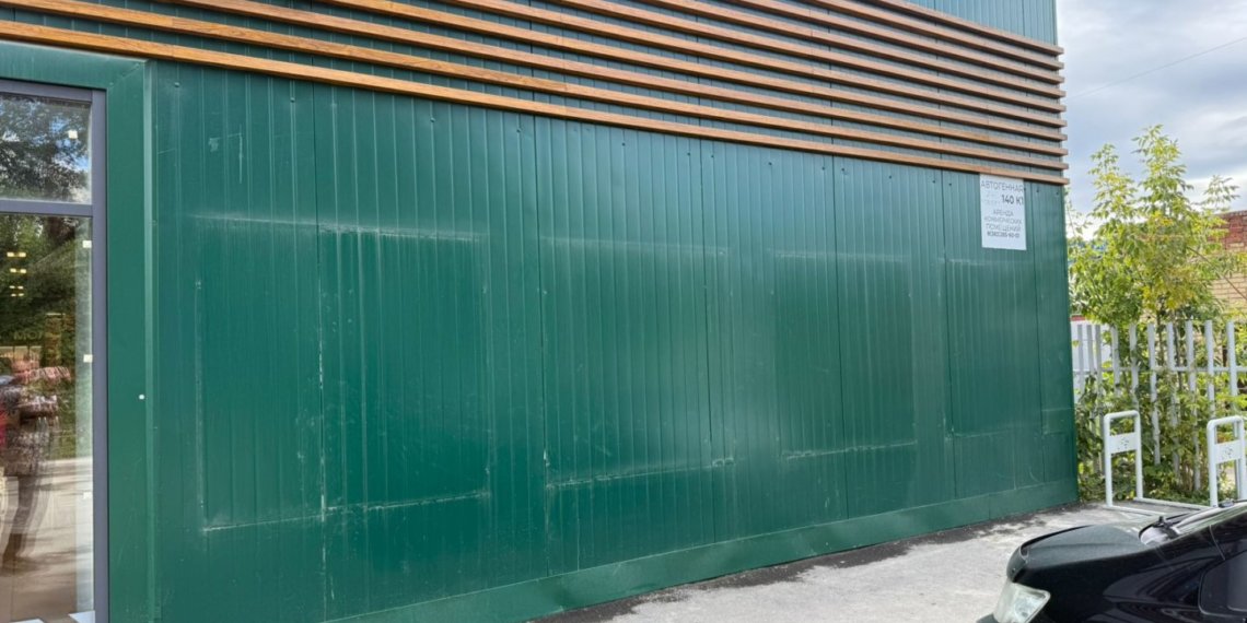 В Новосибирске снесли 620 незаконных рекламных конструкций