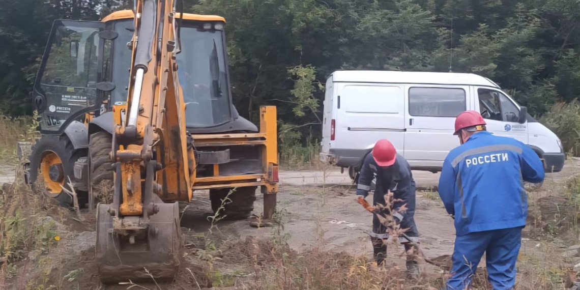 Новосибирцы второй день сидят без света после того, как рабочие повредили три кабеля