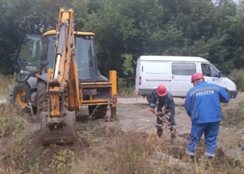 Новосибирцы второй день сидят без света после того, как рабочие повредили три кабеля