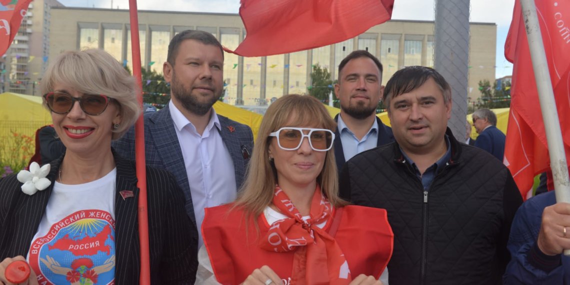 Новосибирцы выступают за мобильную связь без ограничений