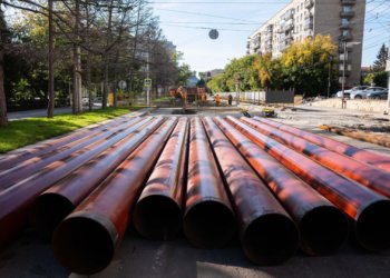 Теплоэнергетики заменят 700 метров теплотрассы возле Центрального парка