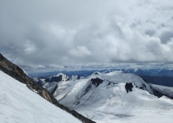 «Мы были на вершине мира в этот момент». Вячеслав Ашурков о восхождении на гору Актру