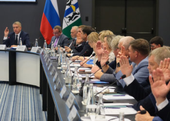 Андрей Травников: Новая система отношений областных органов власти и муниципалитетов должна полноценно работать уже в 2027 году