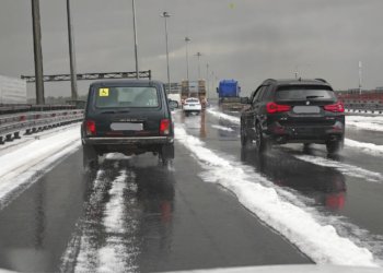 Сугробы появились в Санкт-Петербурге в конце августа