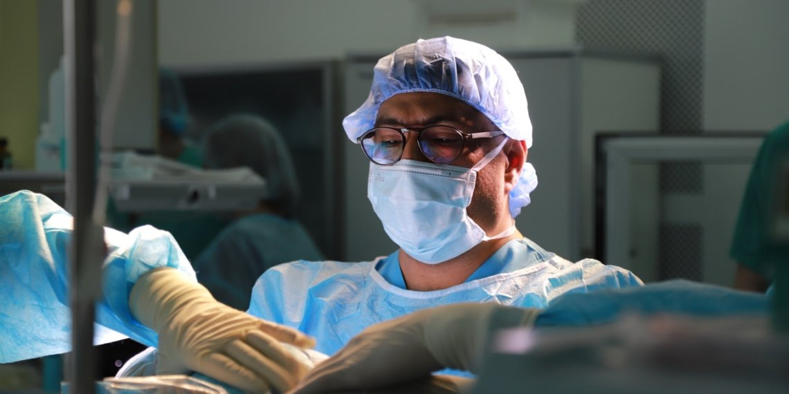 Новосибирец пошёл на нейрохирургическую операцию, чтобы станцевать на свадьбе сына