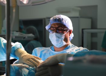 Новосибирец пошёл на нейрохирургическую операцию, чтобы станцевать на свадьбе сына