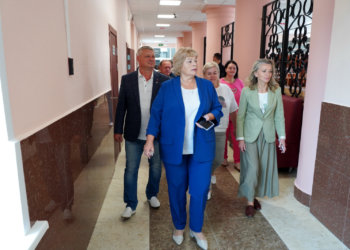 «Единая Россия» организовала общественную приемку школы №78 в Калининском районе