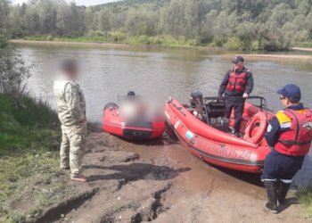 Рыбак дрейфовал на лодке с телом умершего брата