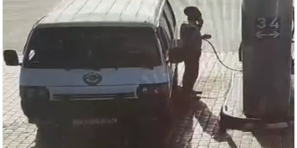 Водитель микроавтобуса с советскими номерами похитил бензин и протаранил машину ДПС