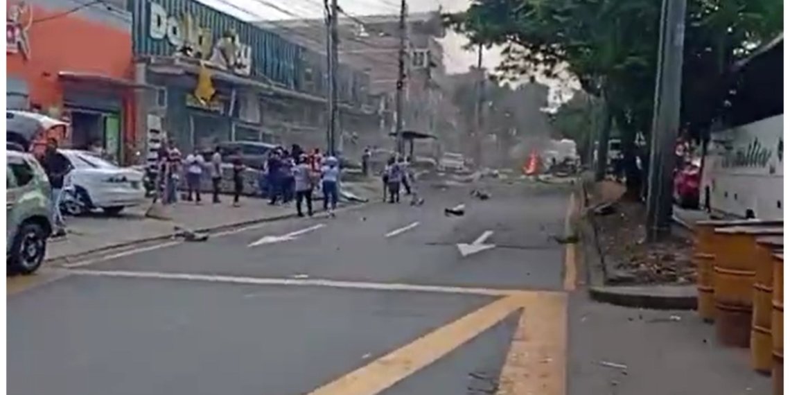 В теракте на авиабазе в Колумбии погибли пять человек